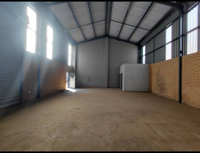 272M² WAREHOUSE TO LET IN CLAYVILLE